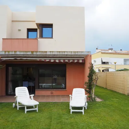Casa L'escala, Piscina Comuntaria I Jardi Privat Holiday home