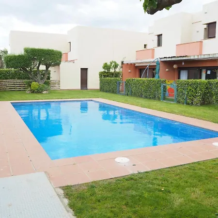 Casa L'escala, Piscina Comuntaria I Jardi Privat Holiday home L'Escala