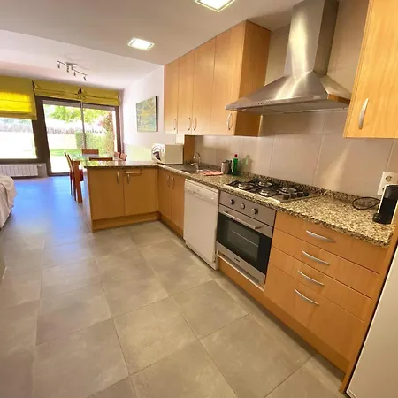 Casa L'escala, Piscina Comuntaria I Jardi Privat * L'Escala