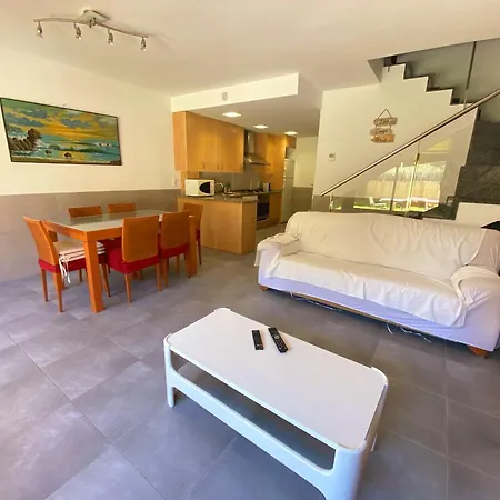 Casa L'escala, Piscina Comuntaria I Jardi Privat Holiday home L'Escala